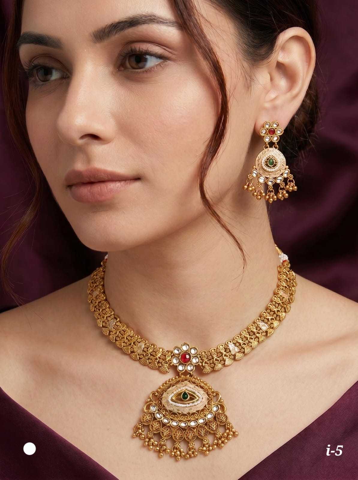 Carved Collar Choker Set with Teardrop Pendant