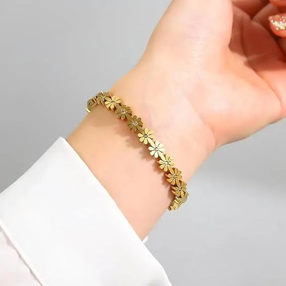 Anti Tarnish Waterproof Daily Wear Flower Bracelets For Girls & Womens