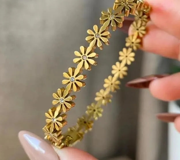 Anti Tarnish Waterproof Daily Wear Flower Bracelets For Girls & Womens