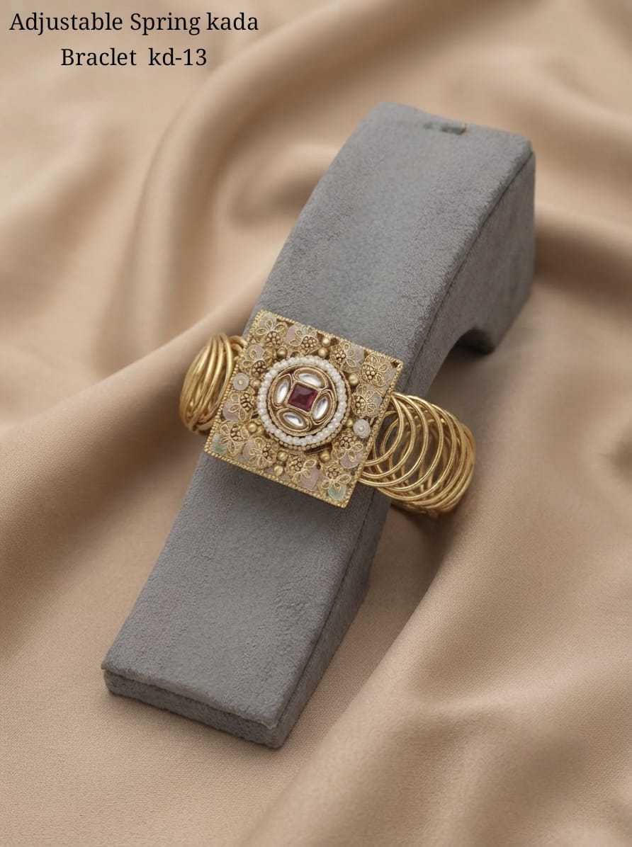 Adjustable Spring Kada with Kundan Medallion