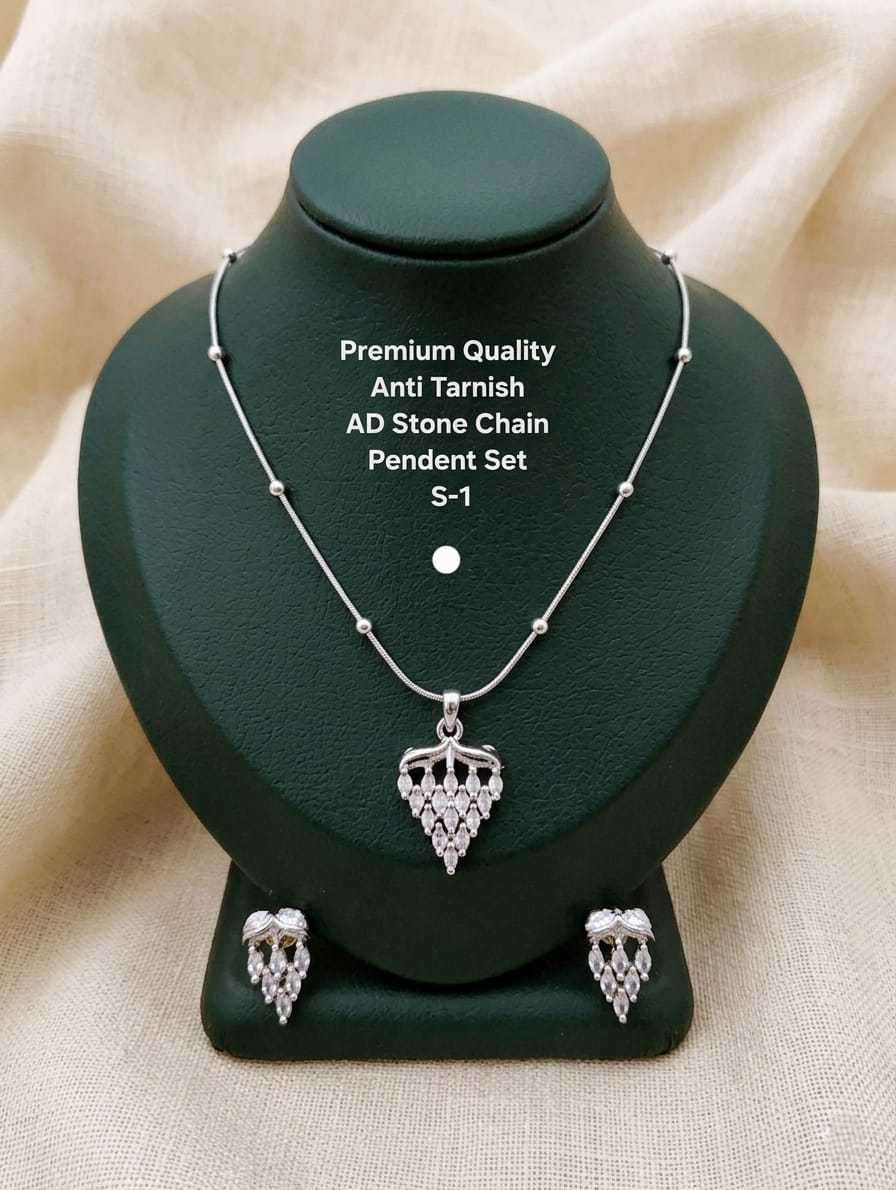 Anti Tarnish Cluster Pendant Set in Silver