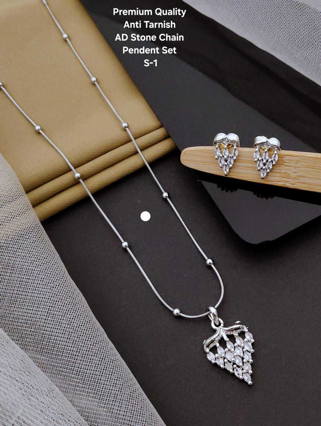 Anti Tarnish Cluster Pendant Set in Silver