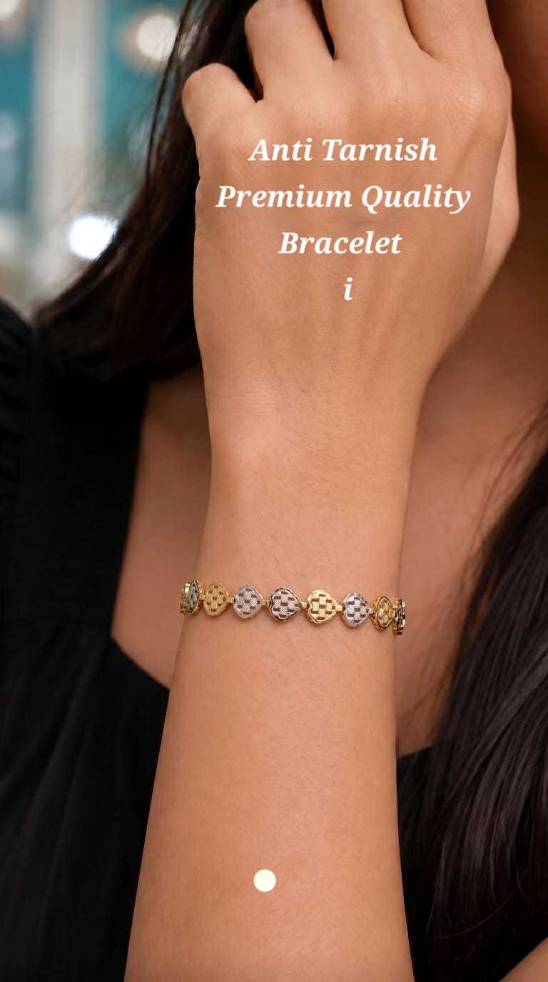 Anti Tarnish Link Bracelet in High Shine