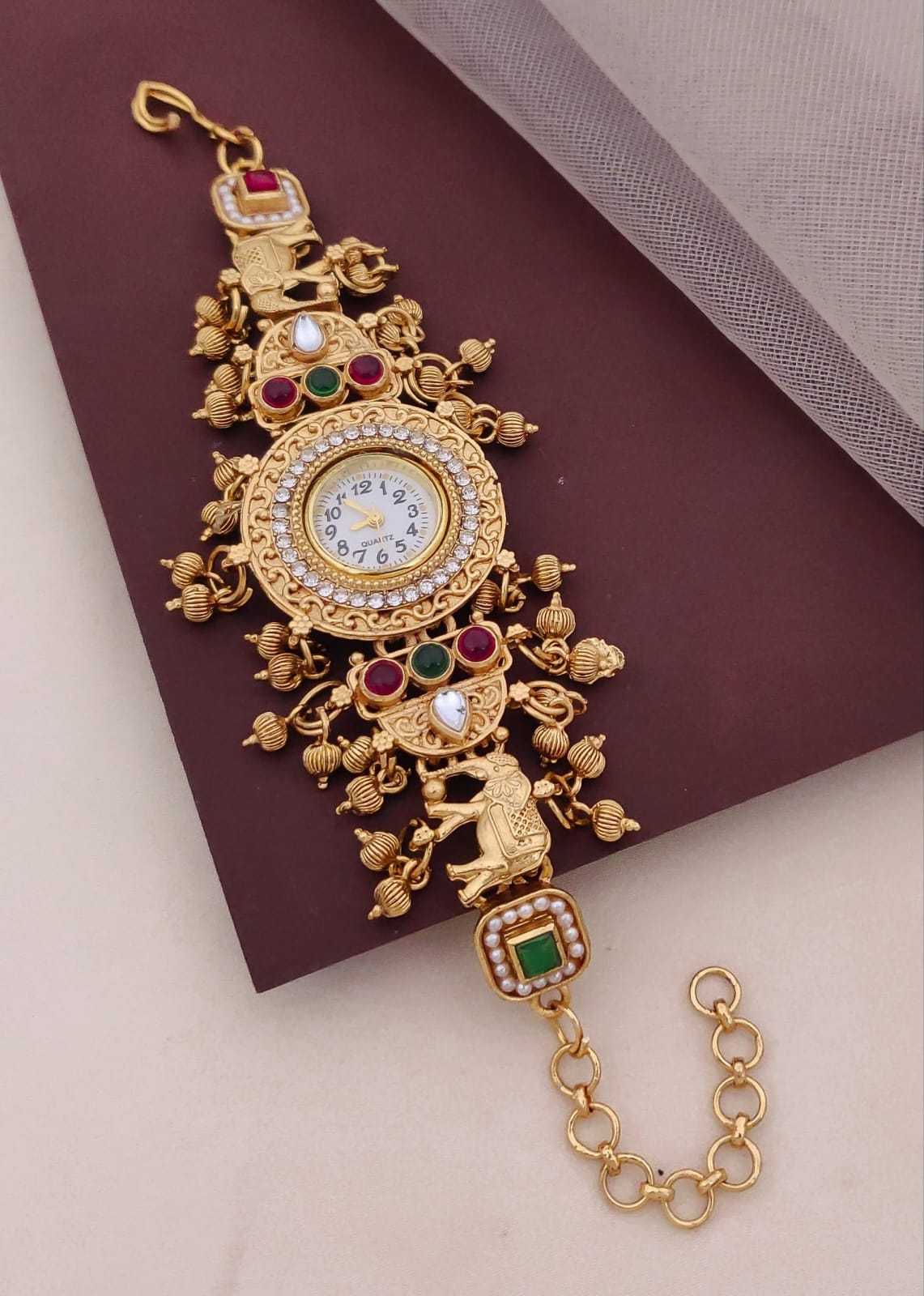 Antique Bajuband Watch with Elephant Motifs