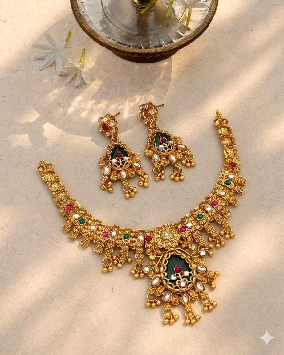 Antique Choker Set with Green Enamel Pendant & Kundan Pearl Drops