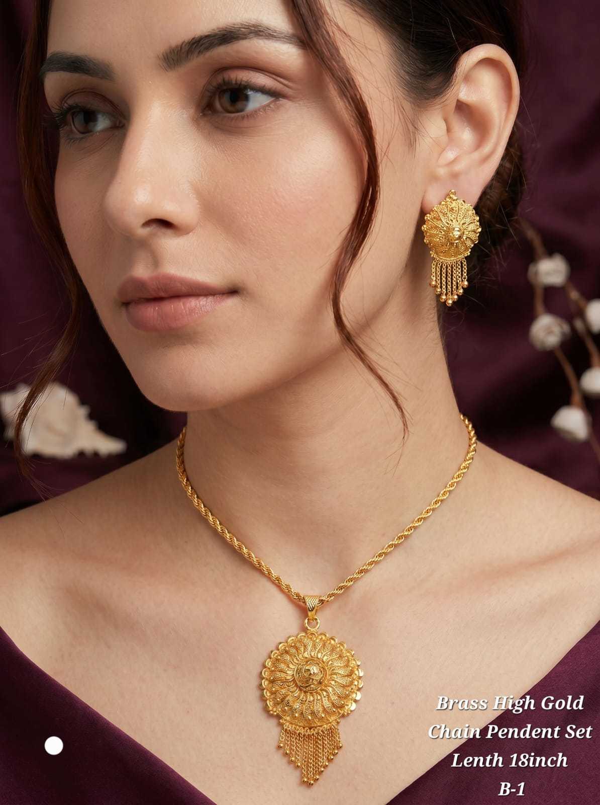Circular Medallion Pendant Set in High Gold