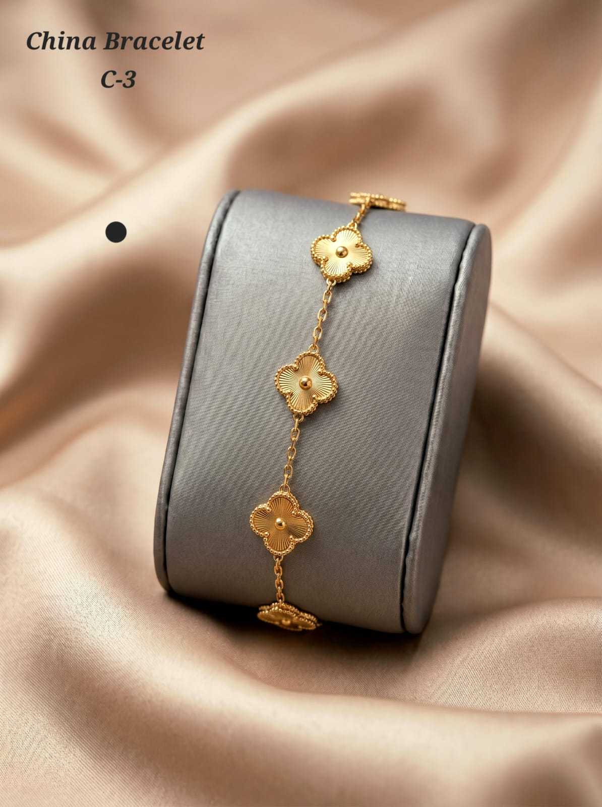 Clover Charm Bracelet with Mother of Pearl