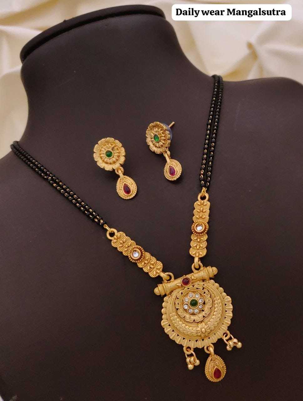Daily Wear Mangalsutra with Round Kundan Pendant