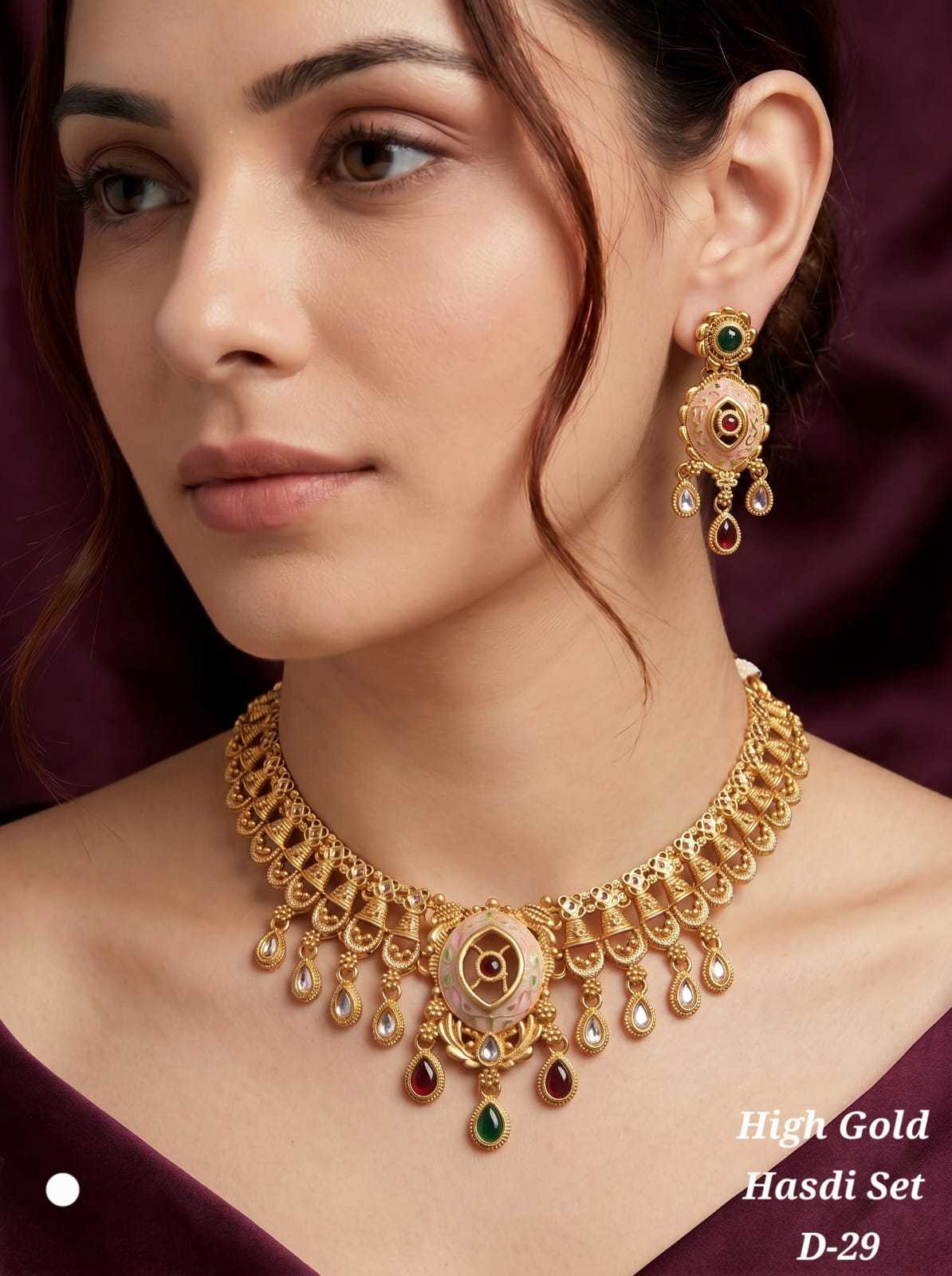 Festive Hasdi Collar Set in High Gold