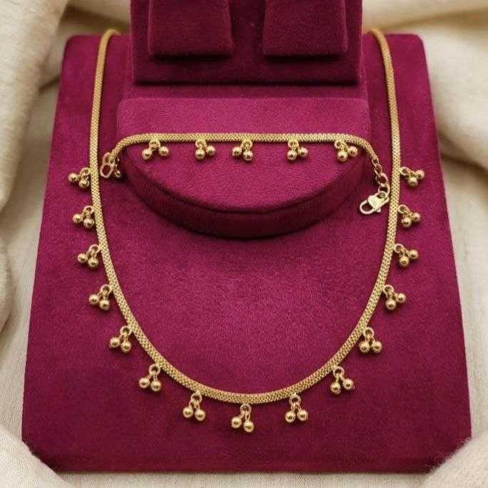 Flat Chain Necklace with Gold Cluster Charms