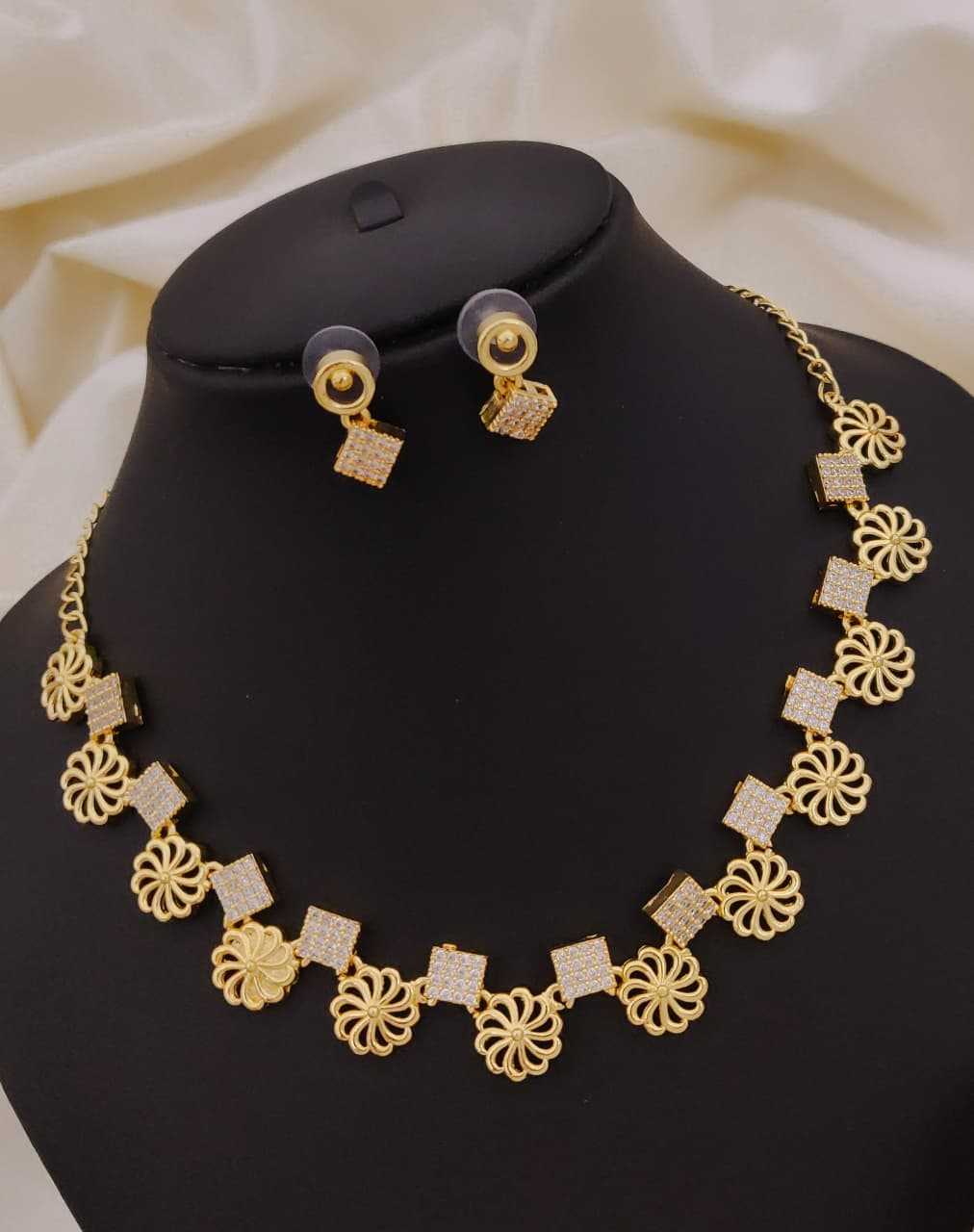 Geometric Link Necklace Set with Stone Studs