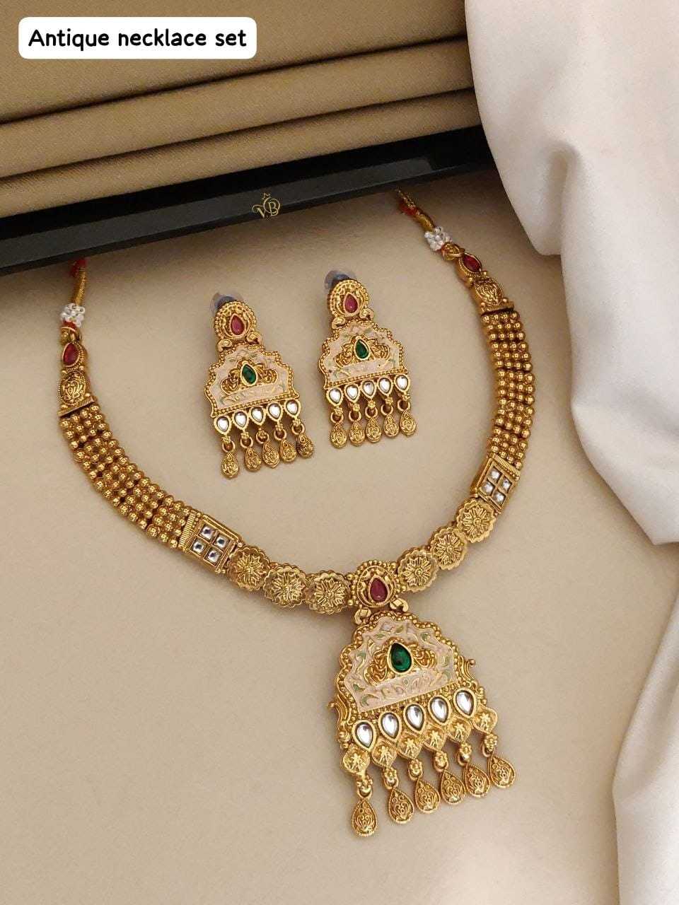 Heritage Shield Pendant Set with Green Teardrop