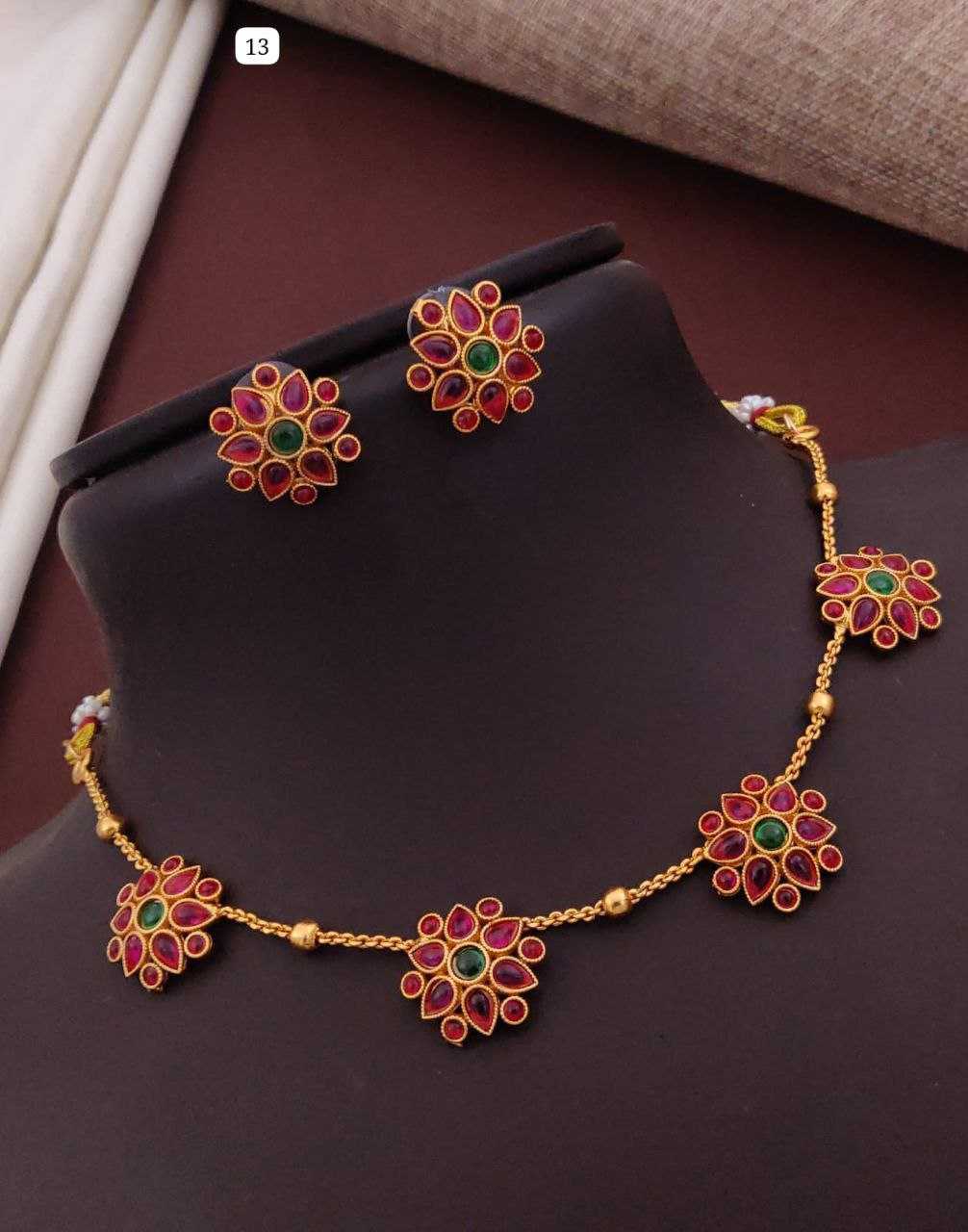 Kemp Stone Floral Choker Necklace Set
