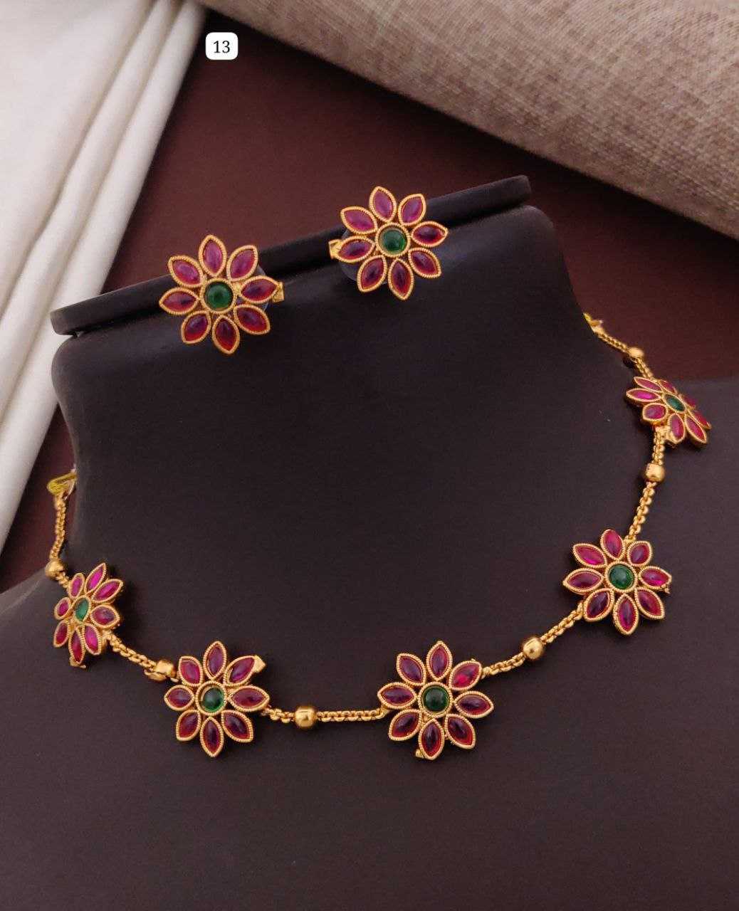 Kemp Stone Floral Choker Necklace Set