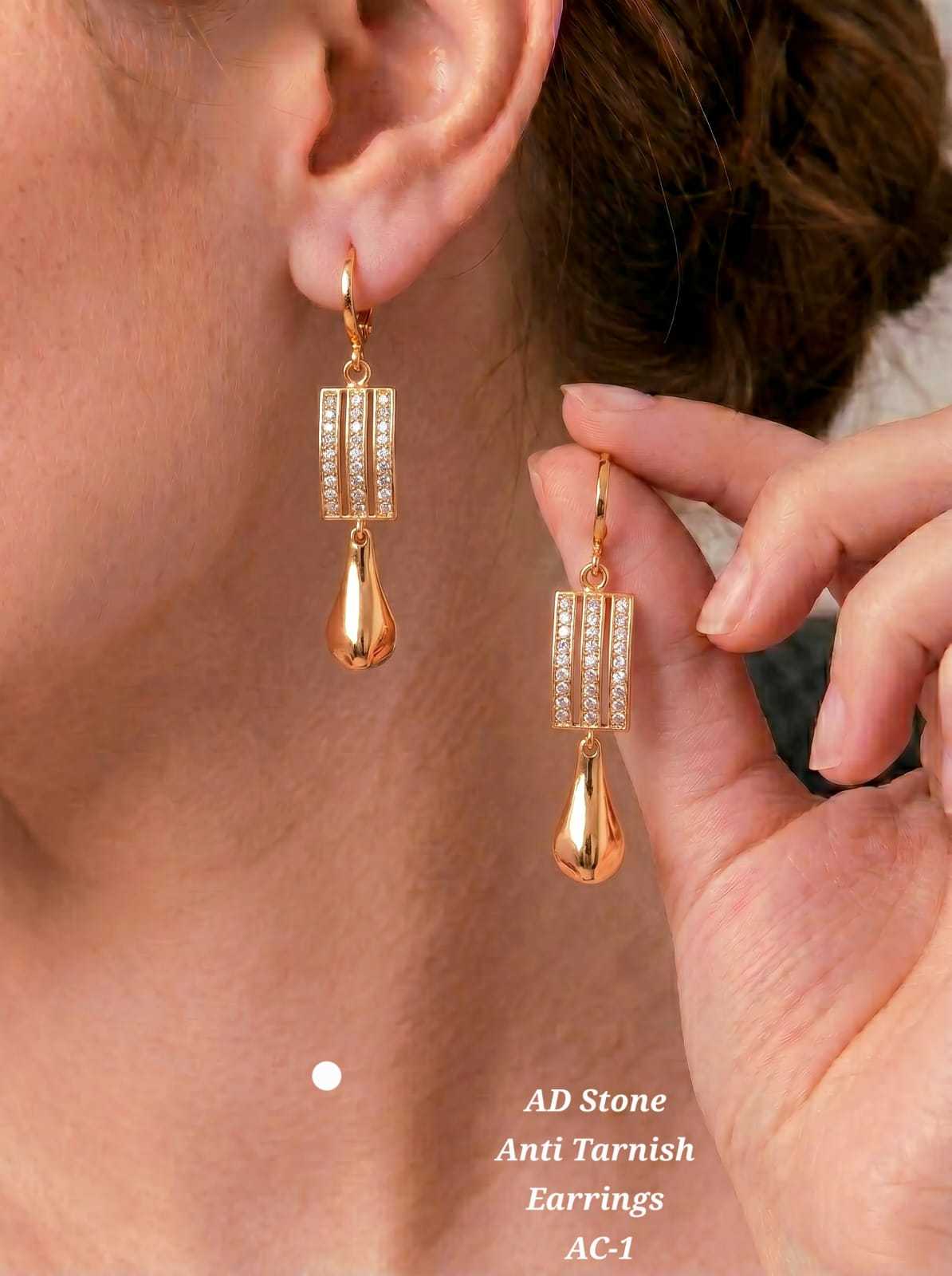Lattice Frame Dangle Earrings with Leaf Drop