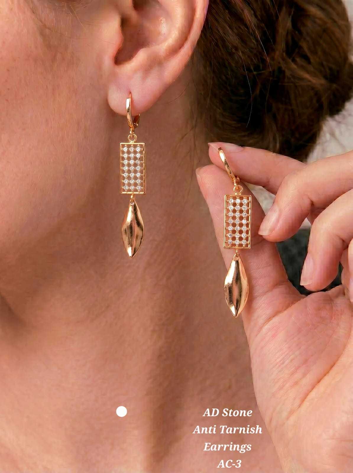 Lattice Frame Dangle Earrings with Leaf Drop