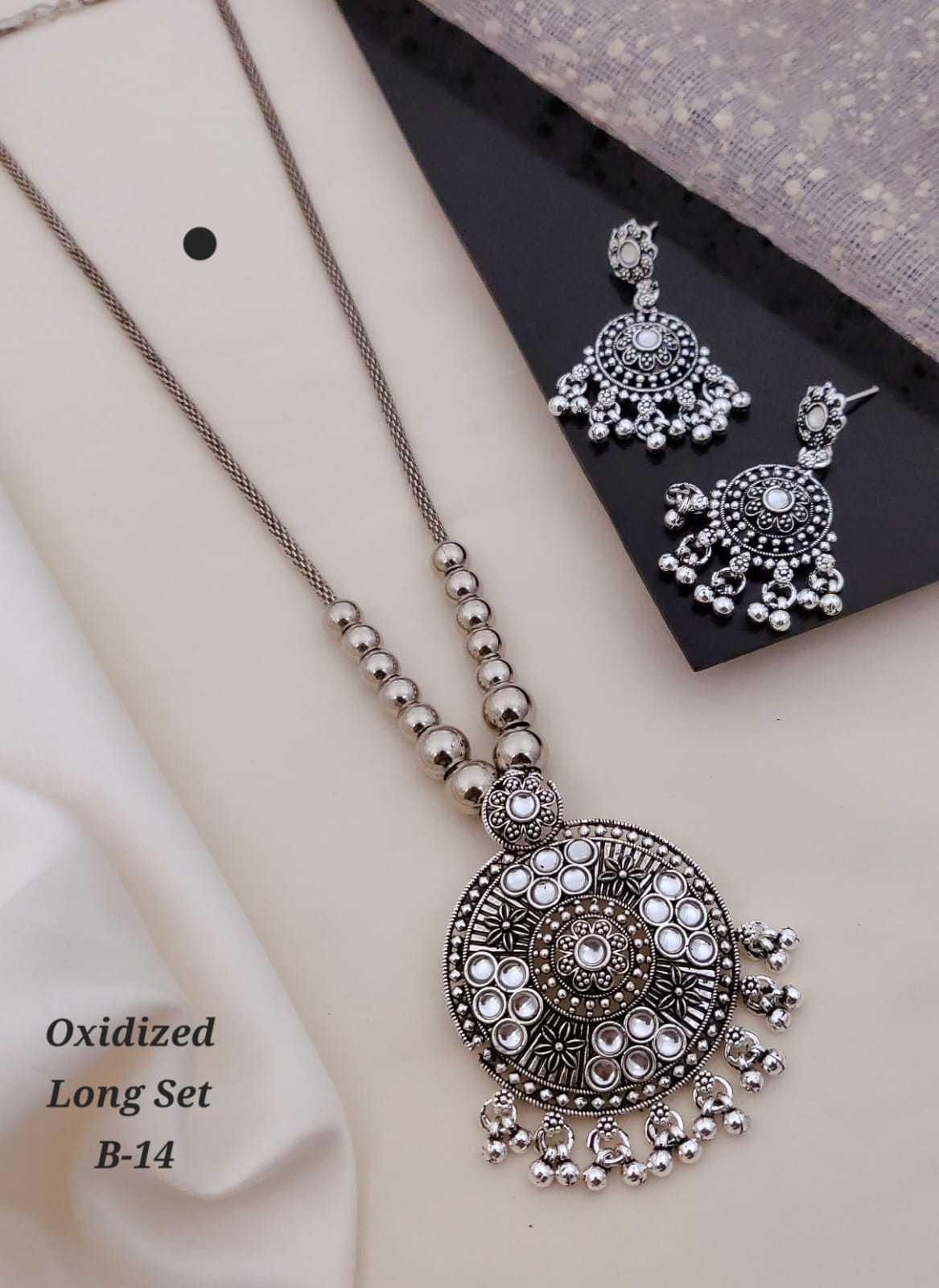 Layered Floral Geometric Choker in Multicolour