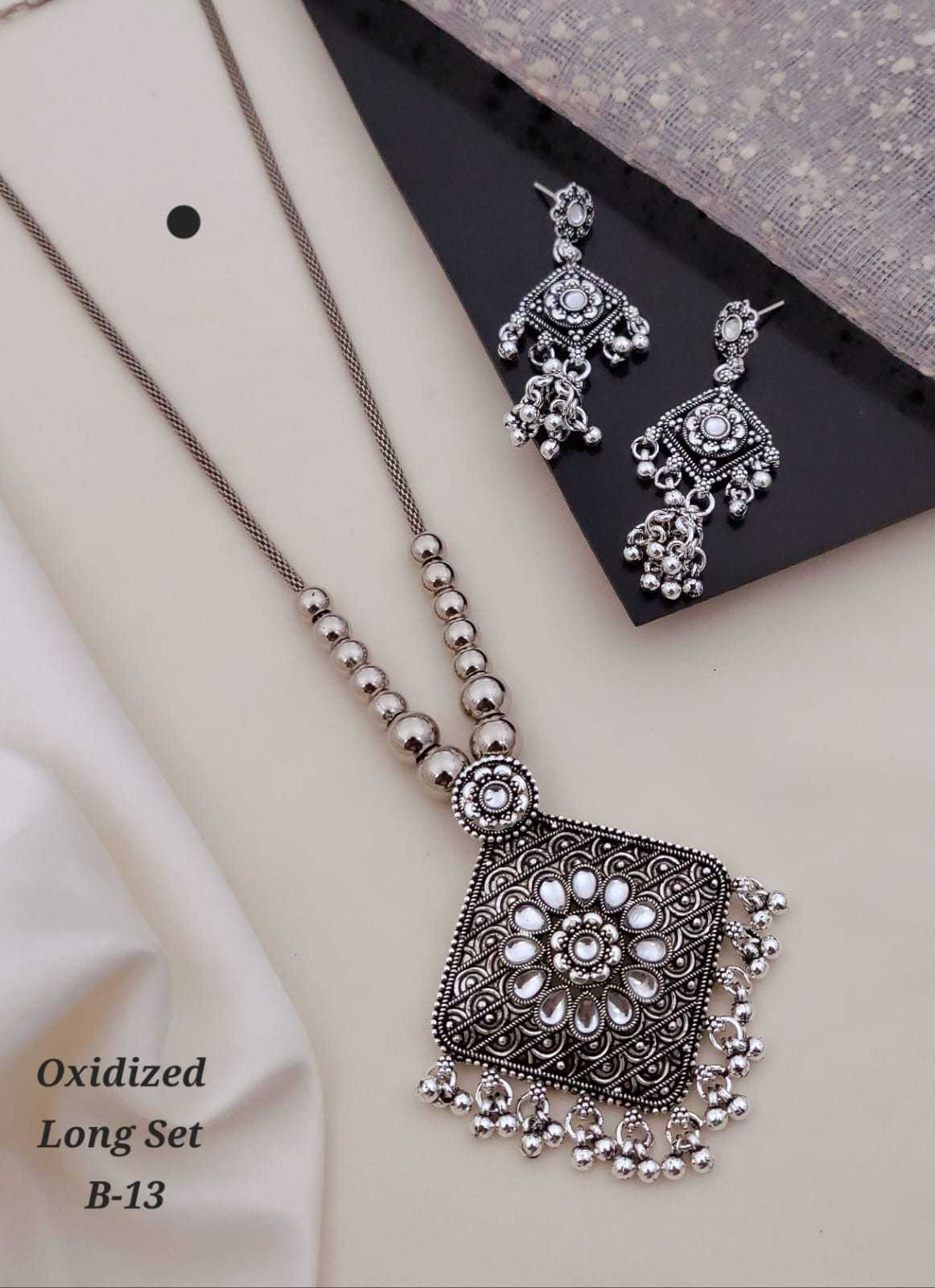 Layered Floral Geometric Choker in Multicolour