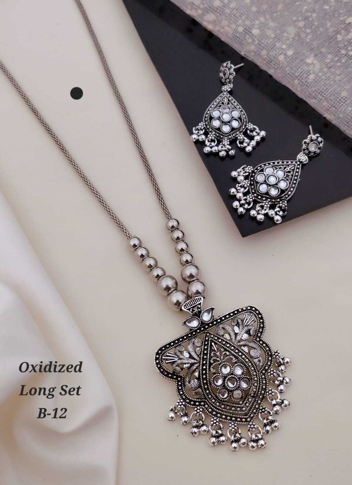 Layered Floral Geometric Choker in Multicolour