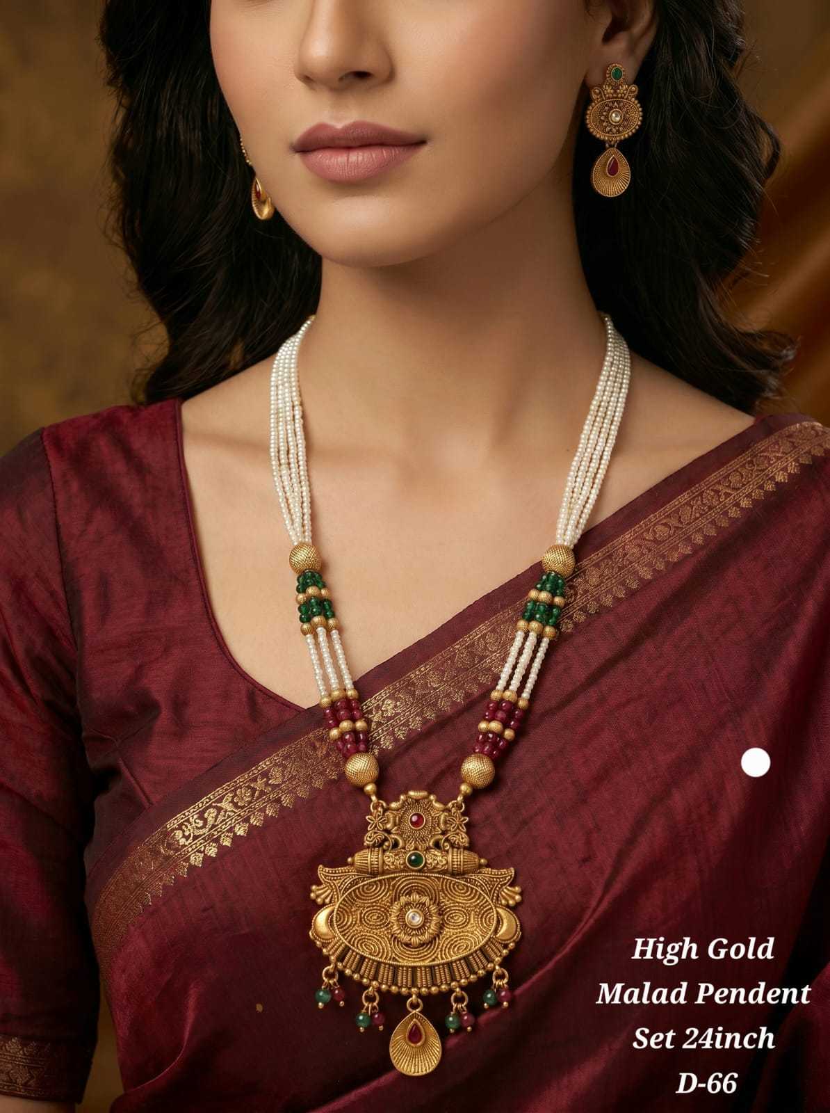 Malad Pendant Set in Matte High Gold