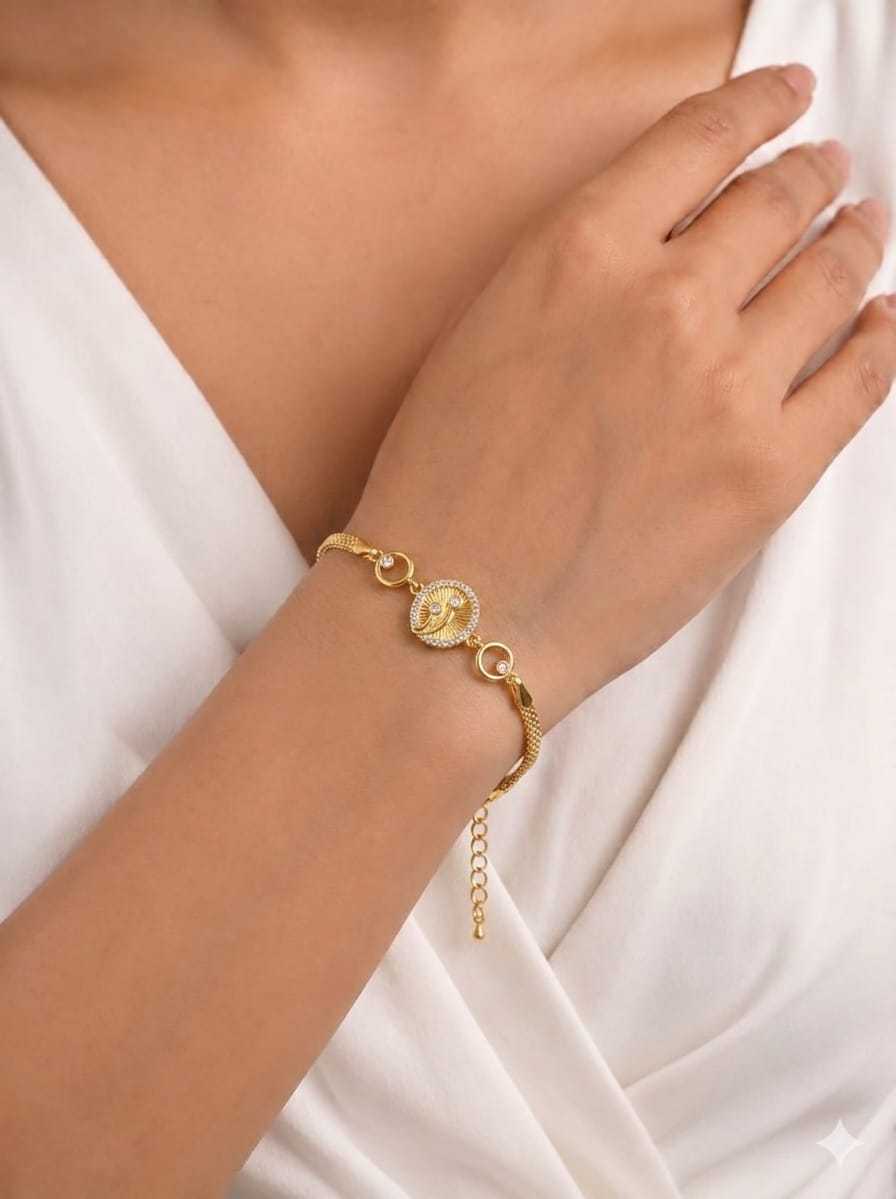 Minimalist Circular Leaf Bracelet in High Gold