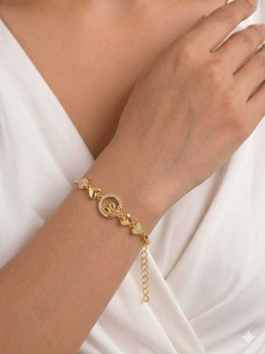 Minimalist Circular Leaf Bracelet in High Gold