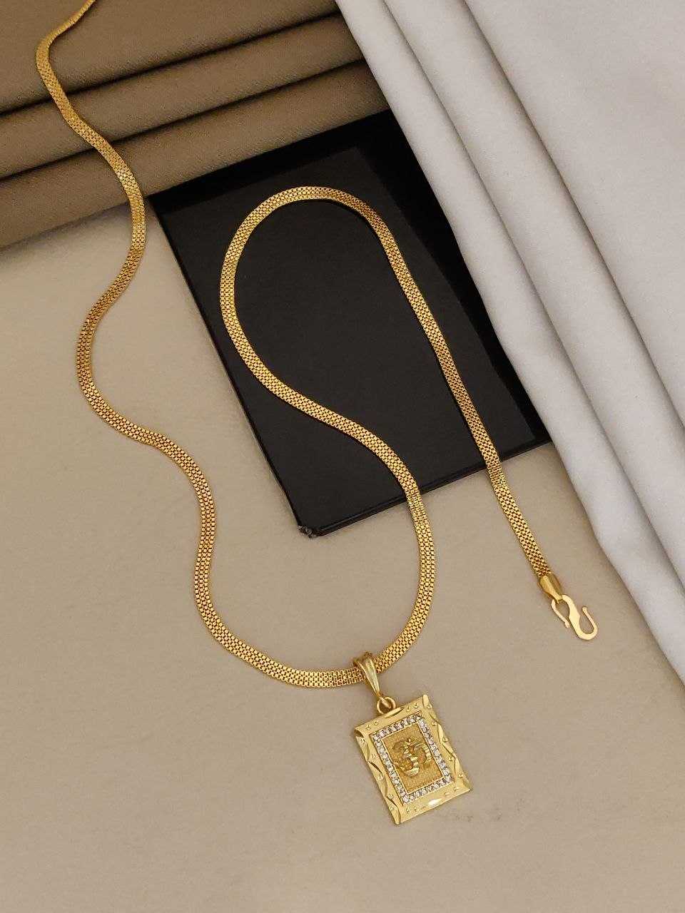 Minimalist Hexagonal Pendant Chain in High Gold