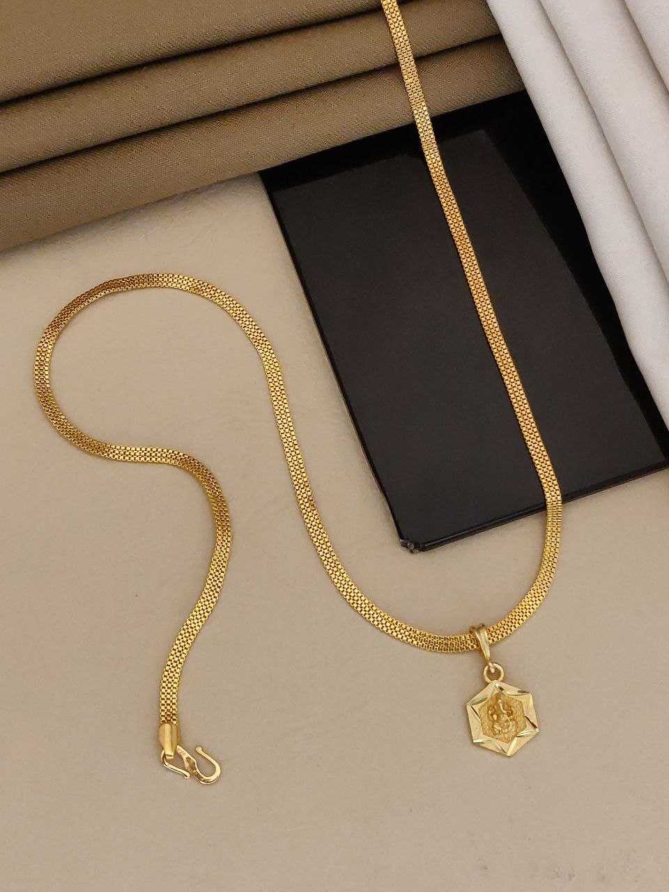 Minimalist Hexagonal Pendant Chain in High Gold