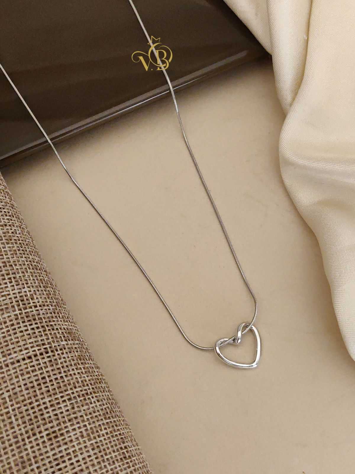 Openwork Heart Pendant in Fluid Outline