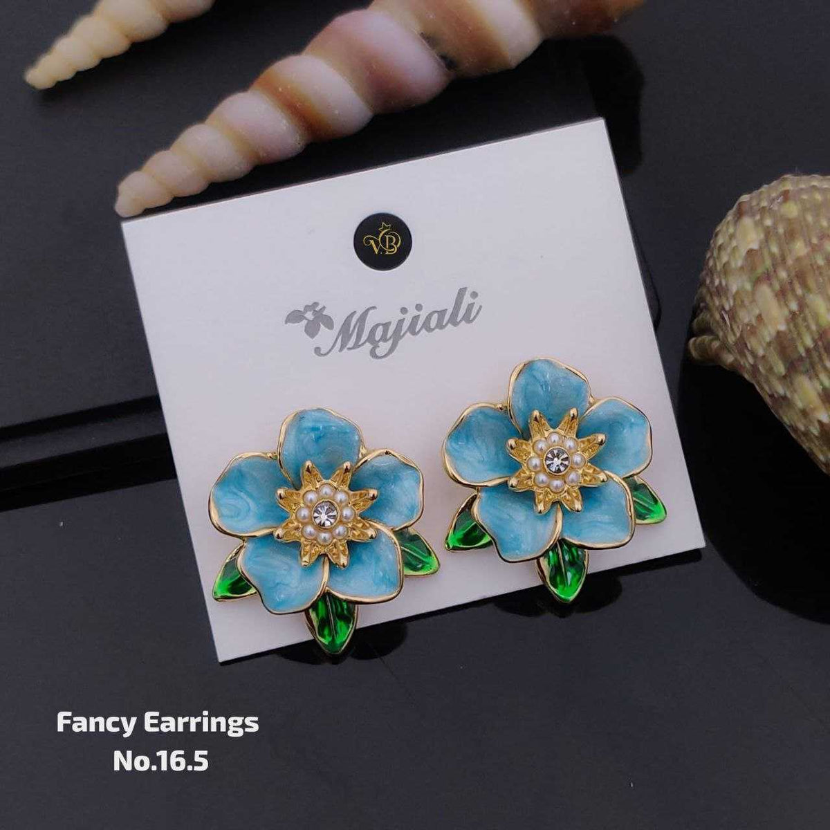Openwork Heart Stud Earrings in Gold Tone