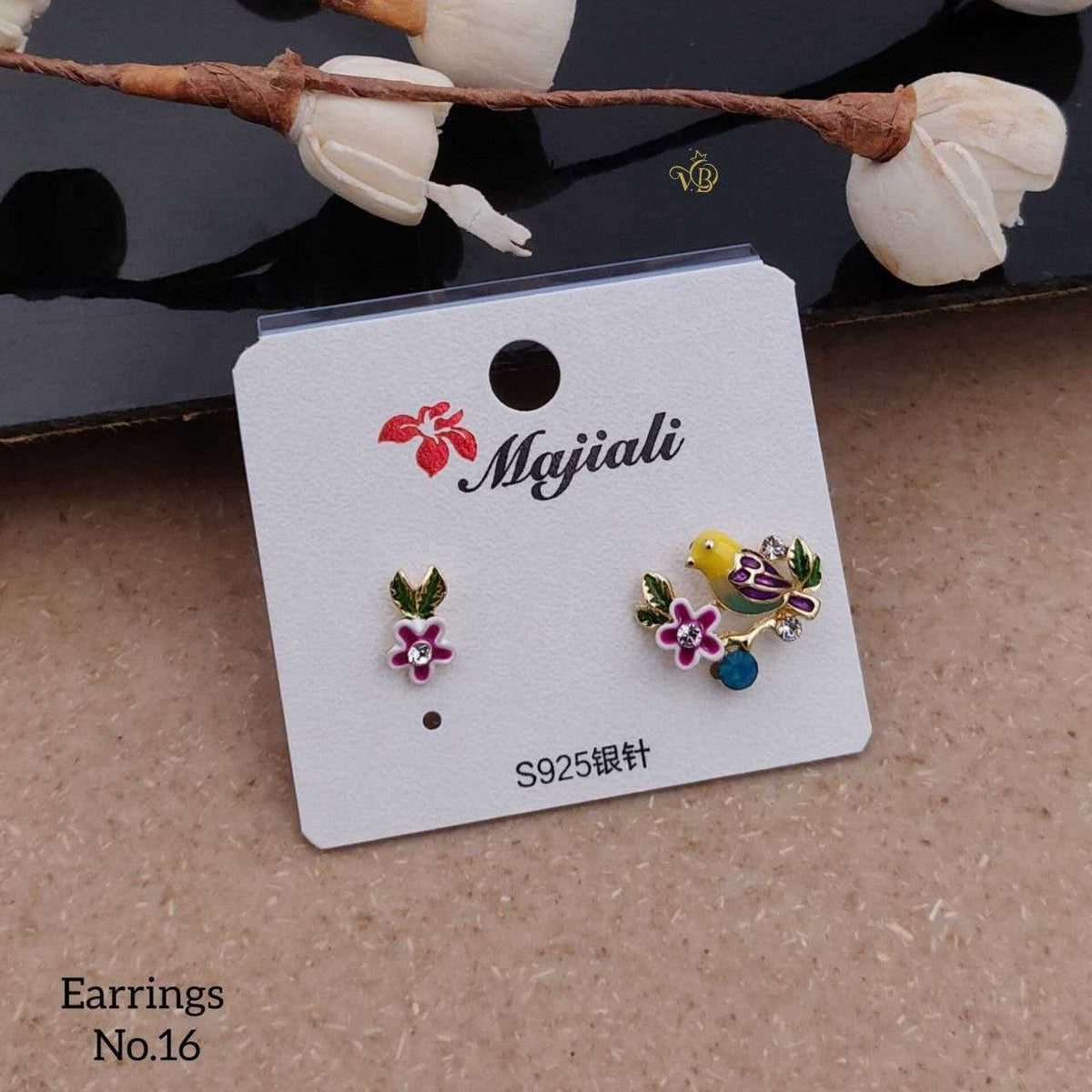 Openwork Heart Stud Earrings in Gold Tone