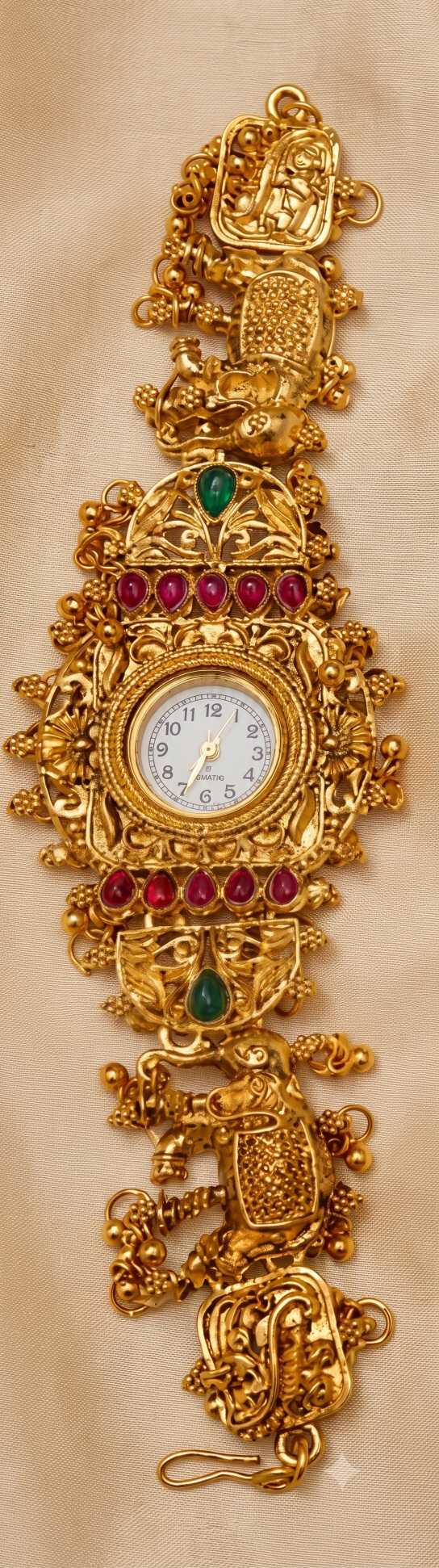 Round White Dial Antique Bracelet Watch