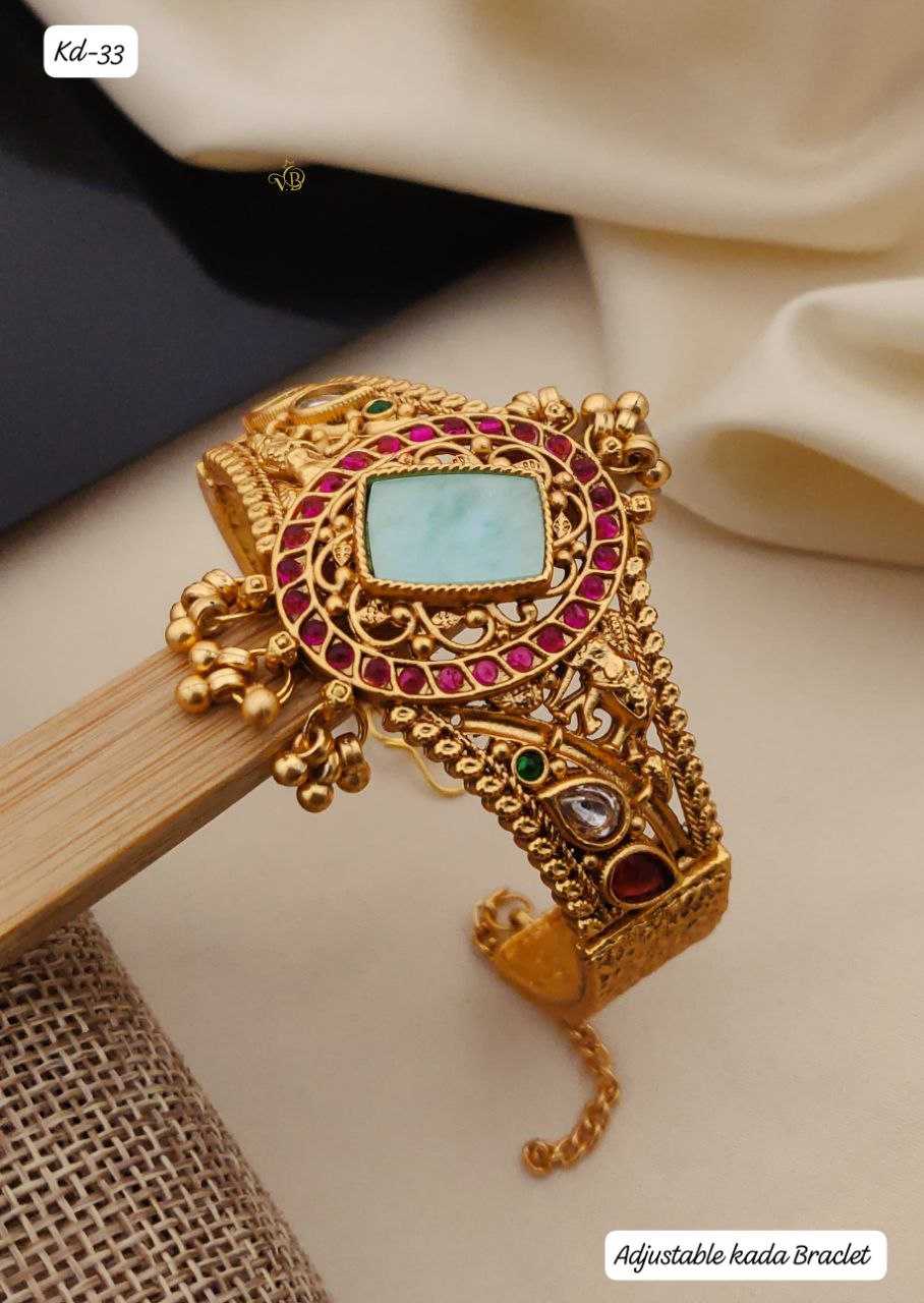 Royal Antique Kada Bracelet in Deep Gold
