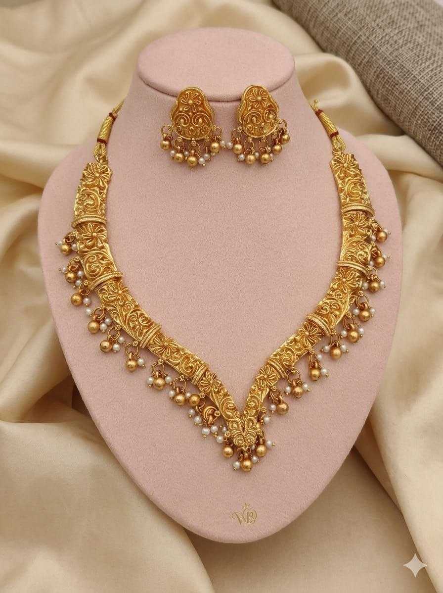 Temple Style Carved V Necklace Set