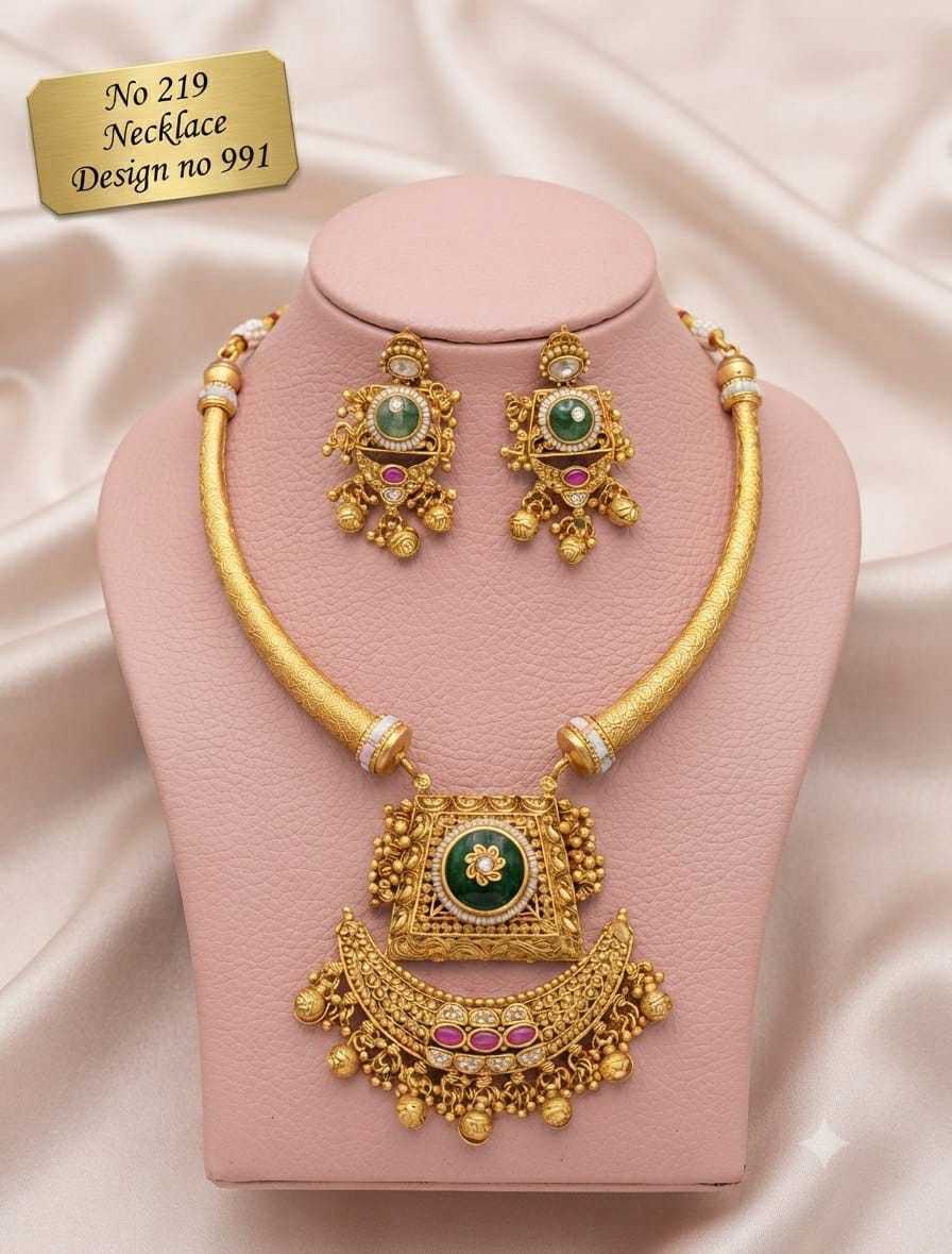 Textured Hasli Necklace Set with Green Stone Square Pendant
